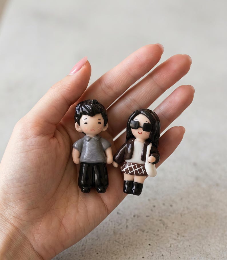 Personalized Clay Couple Keychain, Custom Clay Keychain from Photo, Handmade Clay Figurine, Mini Figurine Keyring image 6