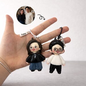 Personalized Clay Couple Keychain, Custom Clay Keychain from Photo, Handmade Clay Figurine, Mini Figurine Keyring image 2