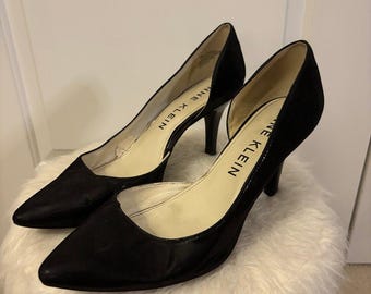 Anne Klein black patent leather pointed-toe pumps size 10
