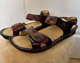 Sandalia Alegria Vienna Special Lady con estampado floral multicolor, talla 40.