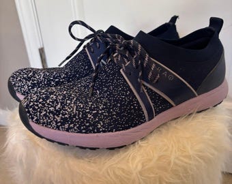 TRAQ by Alegria Qool Lavender Navy size 42