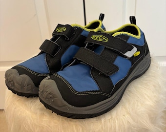 Keen speed hound casual sneaker  Size 4
