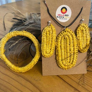 Aboriginska vävda 'Coolamon'-set