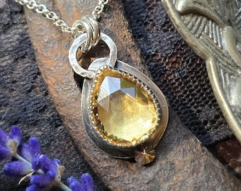 CITRIN Halskette | 3.9 Karat handgefertigte 925 Sterlingsilber & 10k Gold Rose Cut Birnen-Anhänger-Halskette
