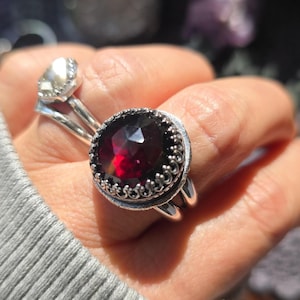 GARNET Ring | 925 Oxidized Sterling Silver 15mm Round Rose Cut Red Garnet Filigree Ring | Rustic Simple Victorian