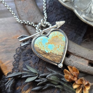 Collar de corazón turquesa / Plata de ley 925 Número 8 Colgante de turquesa Nevada Flecha de diamante Toggle