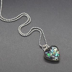 Herzförmige Halskette zur Erinnerung an verstorbene Haustiere, Anhänger aus dichroitischer Folie, Silberne Herzkette, Schmuck zur Erinnerung an verstorbene Haustiere, Aschekette, Trauerschmuck Bild 3