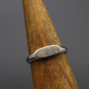 Vingerafdruksieraad van sterling zilver, Vingerafdrukring voor haar, Vingerafdruksieraad ter nagedachtenis, Gegraveerde zilveren ring, Sieraden met handschrift, Cadeau voor