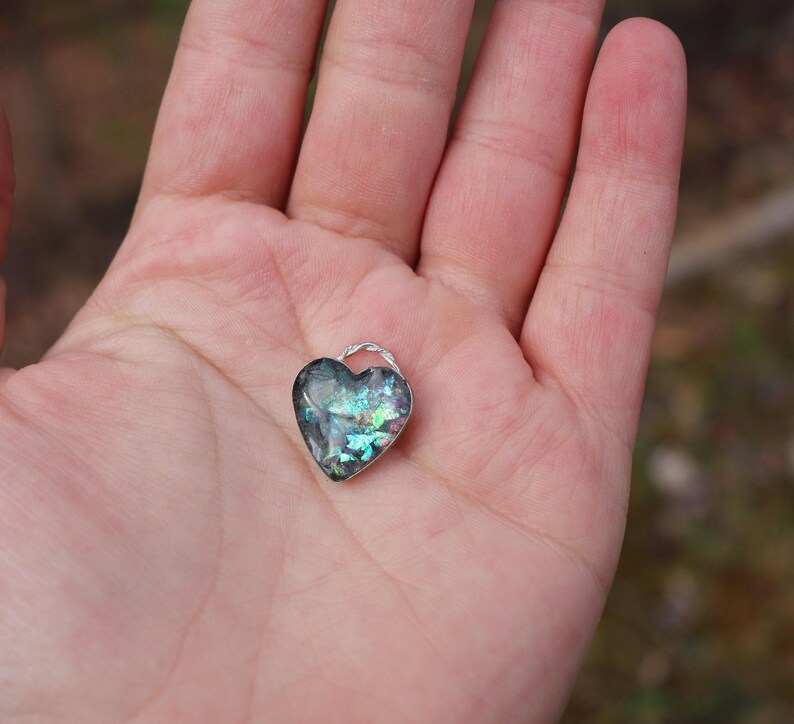 Herzförmige Halskette zur Erinnerung an verstorbene Haustiere, Anhänger aus dichroitischer Folie, Silberne Herzkette, Schmuck zur Erinnerung an verstorbene Haustiere, Aschekette, Trauerschmuck Bild 5