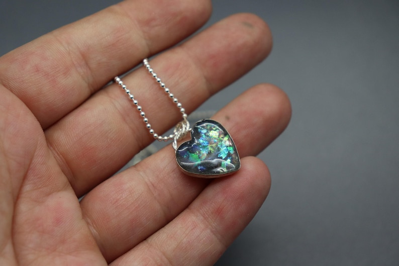Herzförmige Halskette zur Erinnerung an verstorbene Haustiere, Anhänger aus dichroitischer Folie, Silberne Herzkette, Schmuck zur Erinnerung an verstorbene Haustiere, Aschekette, Trauerschmuck Bild 4