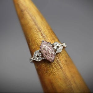 Crematiering, crematieringen voor vrouwen, sieraden voor crematie-as, zilveren crematiesieraden, urnring, crematiering voor as, rouw