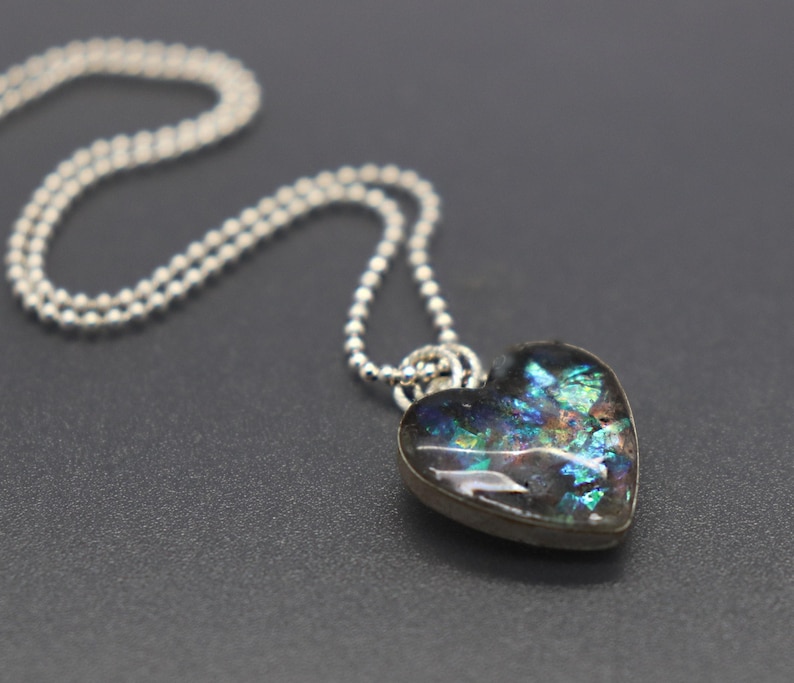 Herzförmige Halskette zur Erinnerung an verstorbene Haustiere, Anhänger aus dichroitischer Folie, Silberne Herzkette, Schmuck zur Erinnerung an verstorbene Haustiere, Aschekette, Trauerschmuck Bild 2