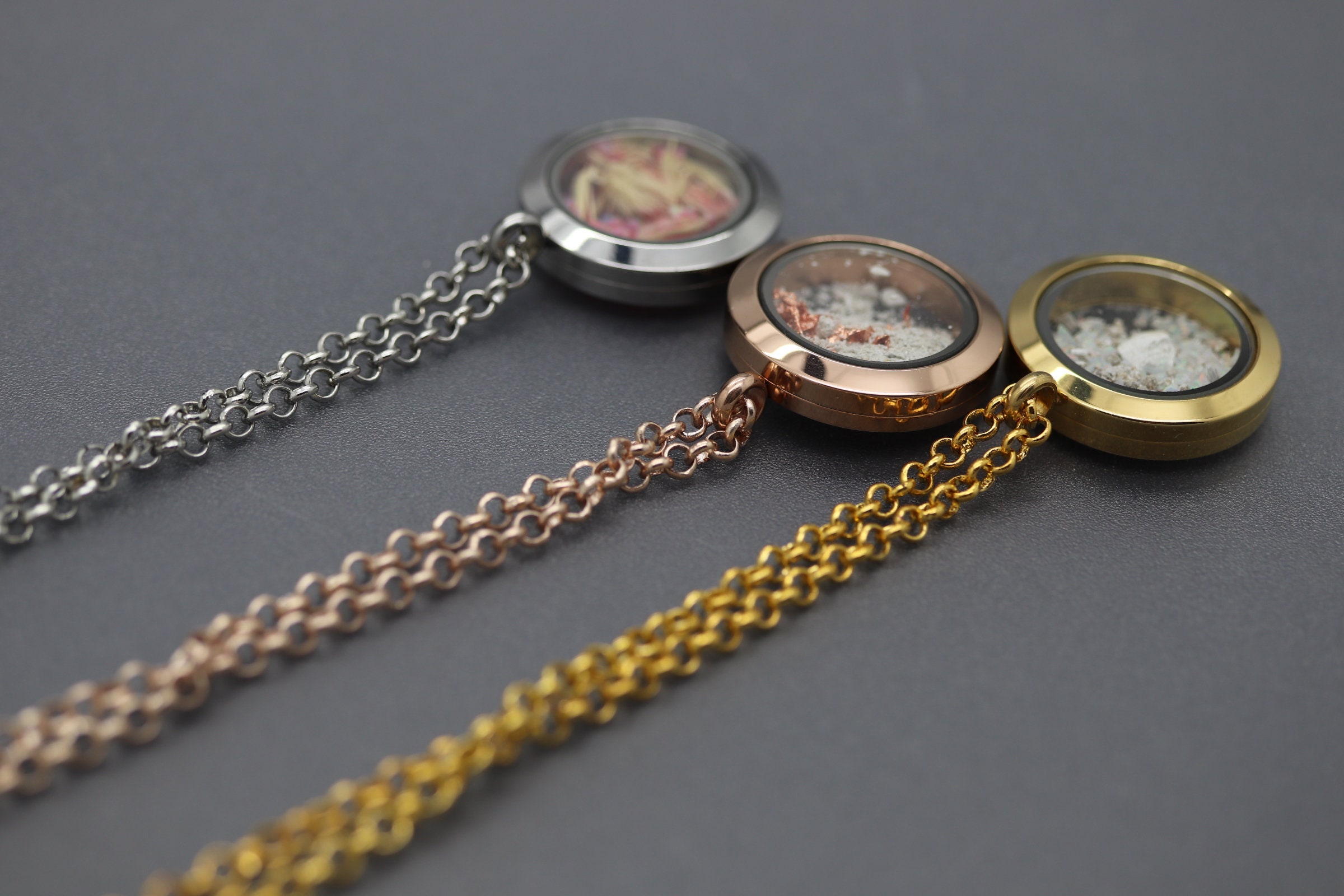 Ciondolo a triangolo celtico per cremazione, collana con urna, gioielli commemorativi, collana con ceneri, medaglione per cremazione, regalo commemorativo, gioielli per cremazione - Italia