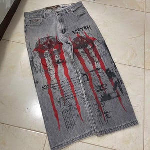 Denim Baggy Jeans | Straight High Waisted Pants | Casual Wear | Vintage Y2K Streetwear

Baggy vintage jeans designed with a high waist and straight leg silhouette, featuring a loose fit suitable for streetwear outfits and everyday casual styling.
