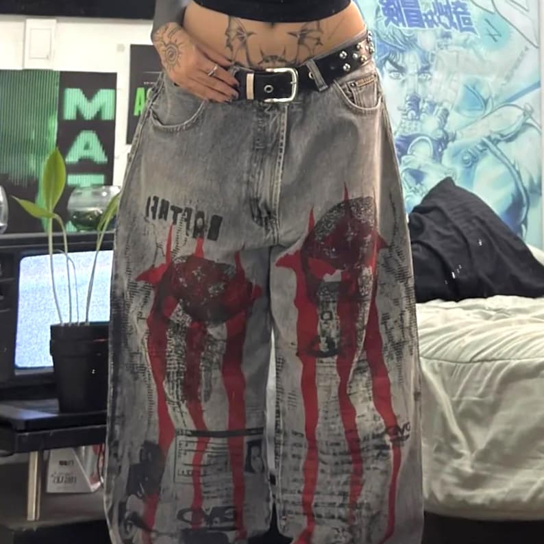 Denim Baggy Jeans | Straight High Waisted Pants | Casual Wear | Vintage Y2K Streetwear

Baggy vintage jeans designed with a high waist and straight leg silhouette, featuring a loose fit suitable for streetwear outfits and everyday casual styling.