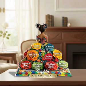 Puede incluir: Un juego de tres tazas de cerámica con acabado mate moteado. Las tazas son de color crema, gris claro y gris oscuro. Cada taza tiene un diseño simple y minimalista.