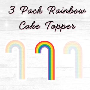 Puede incluir: Tres adornos para tartas de arcoíris. Los adornos tienen forma de arcoíris, con un diseño colorido. El texto "3 Pack Rainbow Cake Topper" está escrito en escritura negra encima de los adornos.