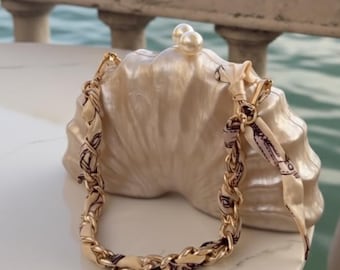 Clam Shell Acrylic Clutch Bag: Coastal Chic Evening Purse