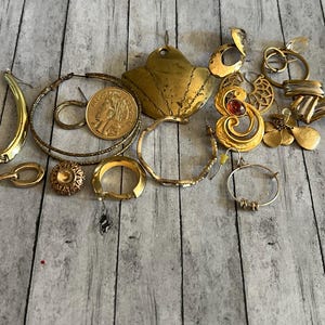 Gold Jewelry Craft Lot. Vintage Jewelry Lot. Gold Junk Jewelry Lot. DIY Jewelry Craft Lot. Mixed  Jewelry Lot