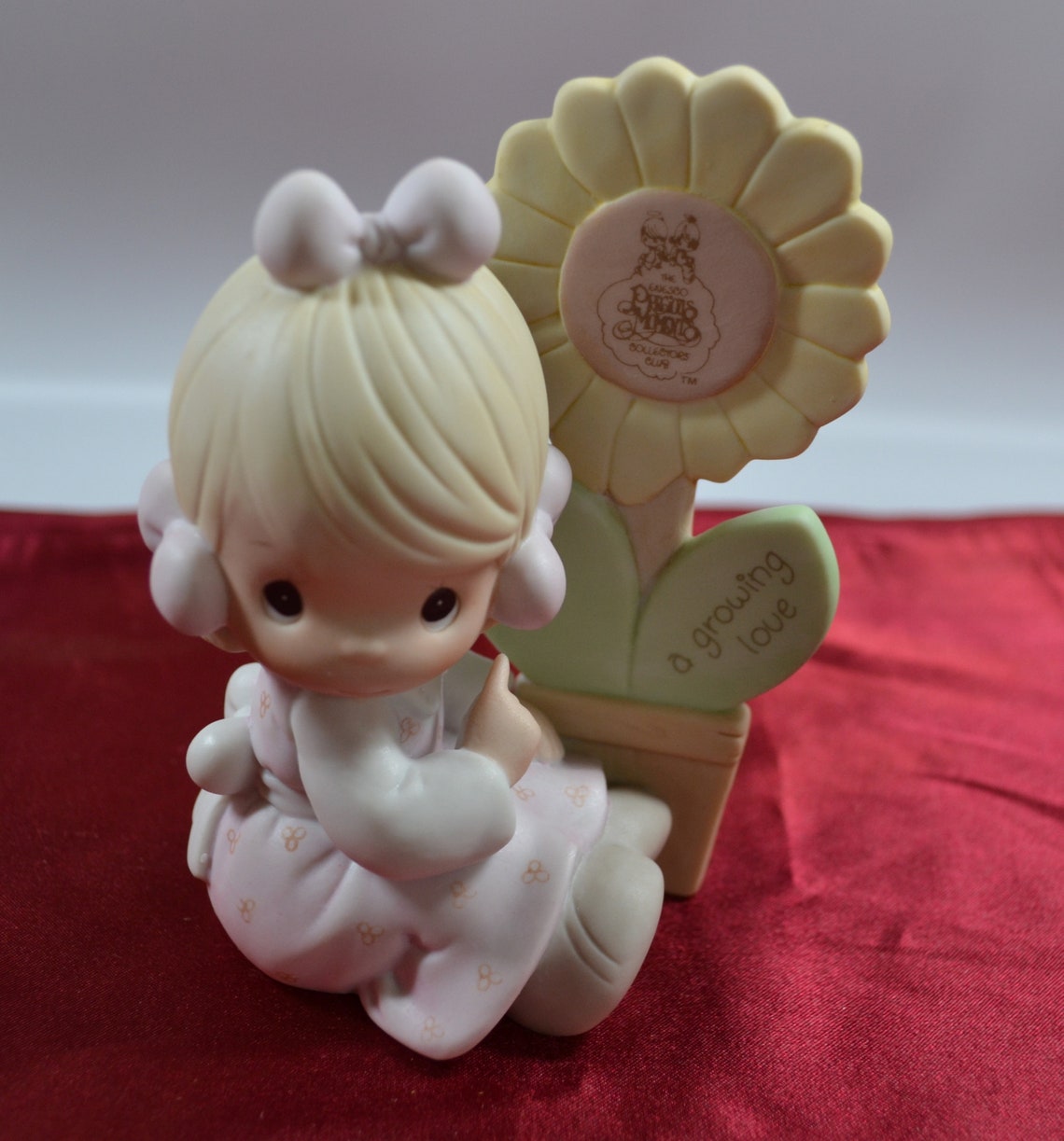 Precious Moments Figurine 1988 Symbol of Membership A Growing Love E