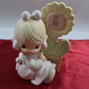 Precious Moments Figurine 1988 Symbol of Membership - A Growing Love E-0008