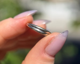 Anello T & Co in oro bianco 18 carati con motivo a onde organiche • Fede nuziale • Anello impilabile • Misura 7
