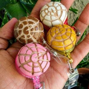 Concha, pan dulce badge reel