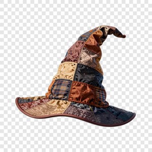 Pode incluir: Um chapéu de bruxa de patchwork em tons de castanho, bege e azul marinho. O chapéu apresenta uma aba larga e uma copa alta e pontiaguda. O tecido é uma mistura de quadrados estampados, criando uma aparência texturizada. O chapéu é projetado com uma ponta curva.