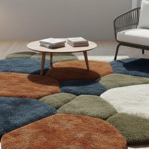 Handgefertigter modularer Kieselsteinteppich - Moderner Patchwork-Teppich aus Wolle in individueller Form und Größe