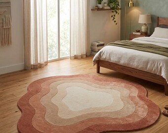 Alfombra de terracota con forma orgánica, alfombra abstracta moderna, alfombra con mechones en tonos neutros.