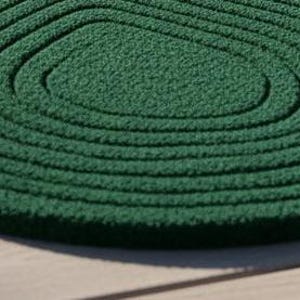 Puede incluir: Una alfombra de color verde oscuro con una superficie texturizada con formas conc&eacute;ntricas, redondeadas y org&aacute;nicas que crean un patr&oacute;n topogr&aacute;fico. La alfombra tiene una construcci&oacute;n de pelo grueso con surcos profundos.