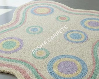 Wavy Pastel Wool Rug – Hand-Tufted Circle Design