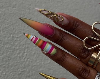 Ongles à pression stiletto à rayures arc-en-ciel, ombrés or chromé, faits main, pour femmes en festival