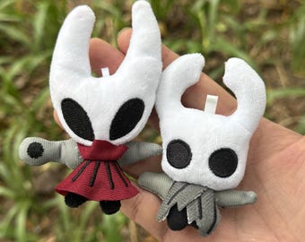 Hollow Knight Hornet and Little Knight Plush Keychain Backpack Charm Silksong Game Mascot Gift Collectible