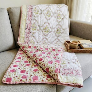 Rosa floral bedruckte Tagesdecke, Wende-Tagesdecke aus Baumwolle, indische Jaipuri-Tagesdecke, handgefertigte Sommerdecke, Boho-Bettwäsche, Queen, King, Twin