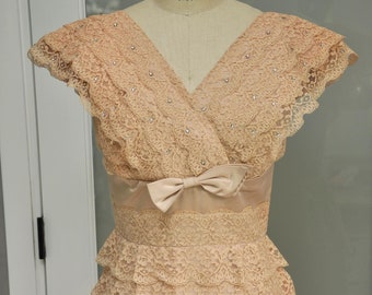 vintage 1950s dusty peach lace ruffle wiggle dress w/ rhinestones wedding XS/S