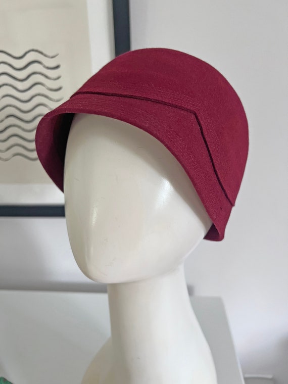 vintage 1960s does 1920s raspberry pink cloche hat