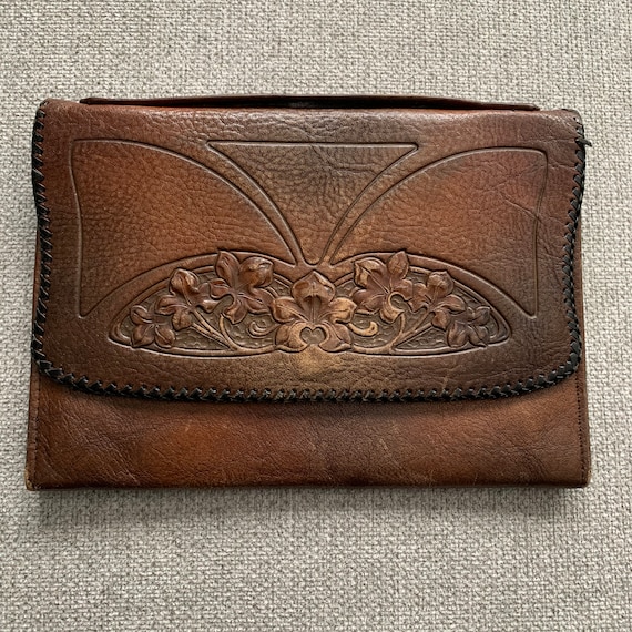 1920s 30s tooled leather clutch | 30s leather flor