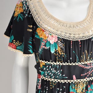 ヴィンテージ 1970年代 ダークフローラル ボヘミアン マキシドレス マクラメ襟付き L/XL
