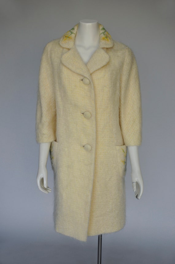 vintage 1960s creamy white mohair spring coat w/ … - image 2