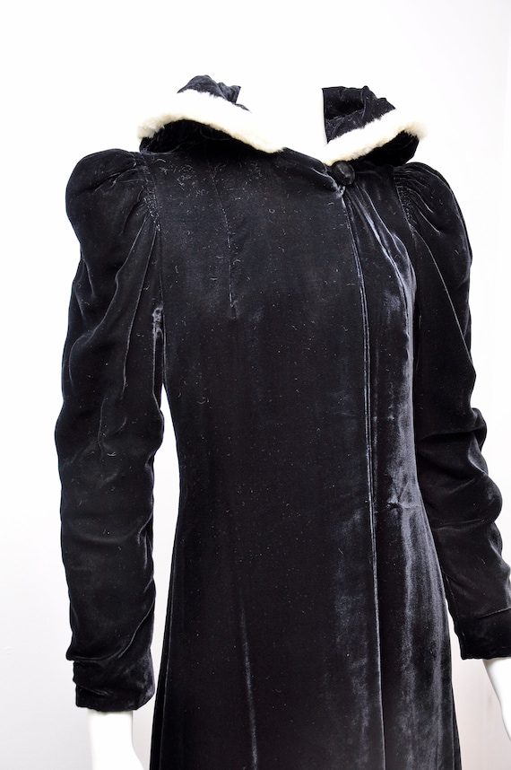 1930s black silk velvet opera coat S/M