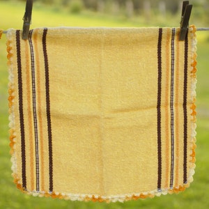 vintage 1950s Moscogee peach bath towel SET w/ crochet detail image 5