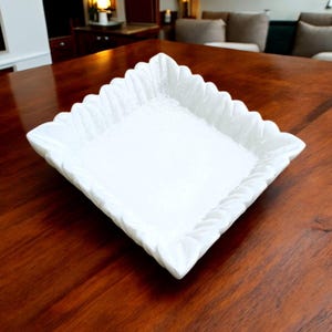 Decorative Square Shape White Marble Ruffle Wave Ribbed Fruit Bowl/Tray for Home, for keeping items keys, perfumes, toiletries or Jewellery
