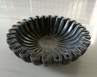 Handmade Greyish Black Marble Ruffle Bowl: 9 Inch Home Decor