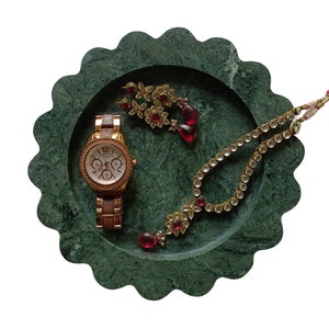 Scalloped Green Marble Tray: Decorative Jewelry & Key Holder