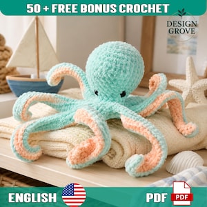 Puede incluir: Un pulpo tejido a ganchillo en tonos turquesa y melocotón, con ojos negros de botón, sobre una manta crema. El texto "50 + FREE BONUS CROCHET" es visible. El logotipo de Design Grove está presente. Juguete suave y hecho a mano.