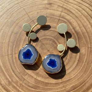 Handgemaakte 18 kt vergulde blauwe agaat hangoorbellen – Boho-sieraden