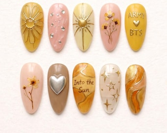 KPOP Arirang inspiriert in die Sonne Press On Nails | Arirang Comeback 2026 Kunst | 3D Sonnenblume Glasnägel | Gold Sunburst K-Pop Nägel