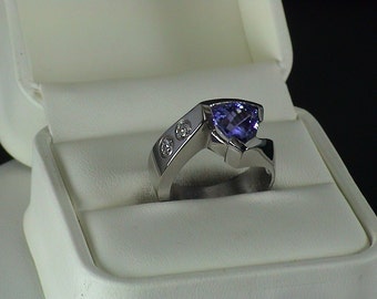 Tanzanite ring with diamonds set in 14kt white gold