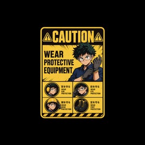 Op de afbeelding: Een geel en zwart bord met het woord "CAUTION" bovenaan. Het bord luidt "WEAR PROTECTIVE EQUIPMENT" en bevat illustraties van oor-, oog-, hoofd- en voetbescherming. De afbeelding bevat Japanse tekst.